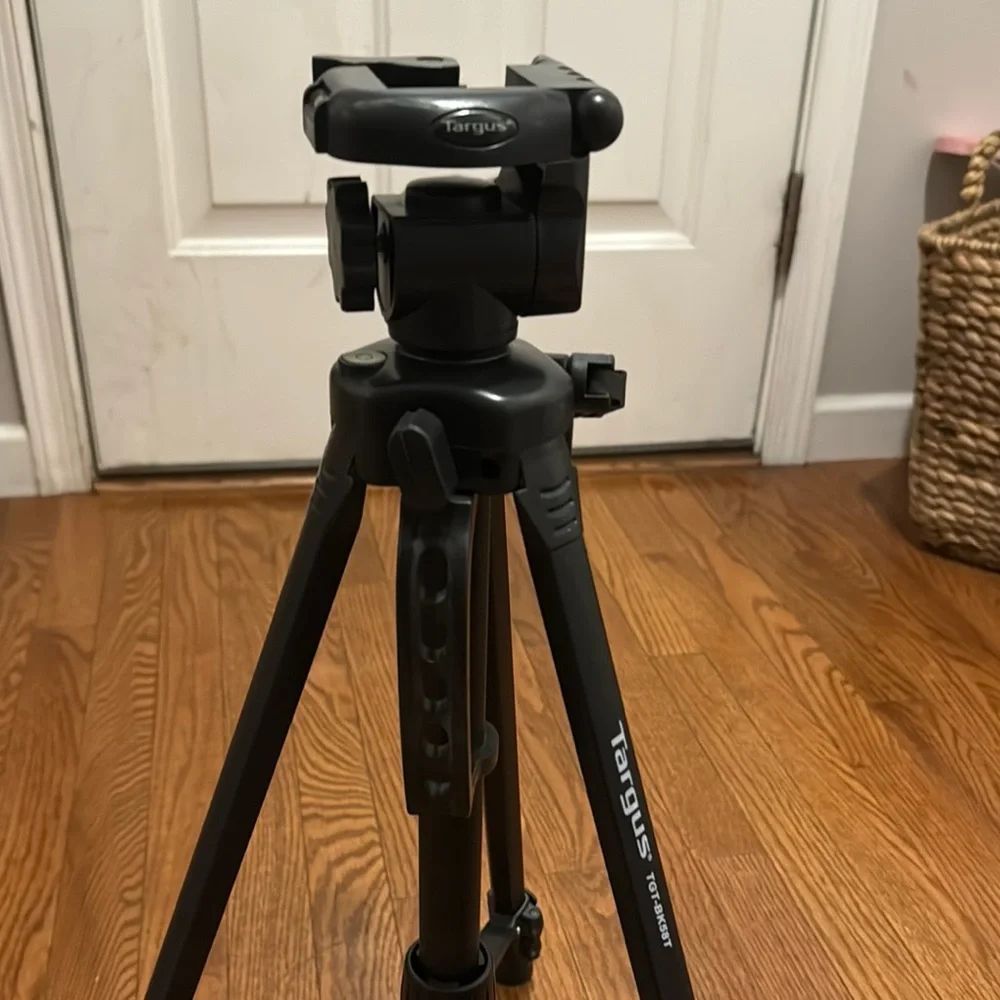 Targus Black Professional Tripod with Adjustable Legs